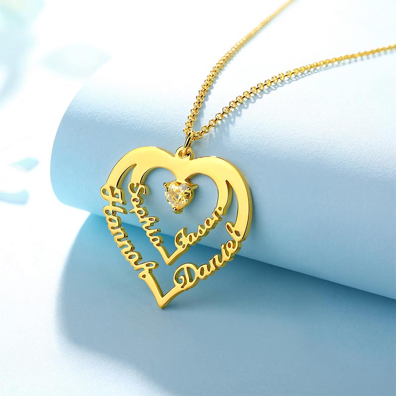 Collana personalizzata a forma di cuore con 4 nomi e pietre portafortuna in oro 