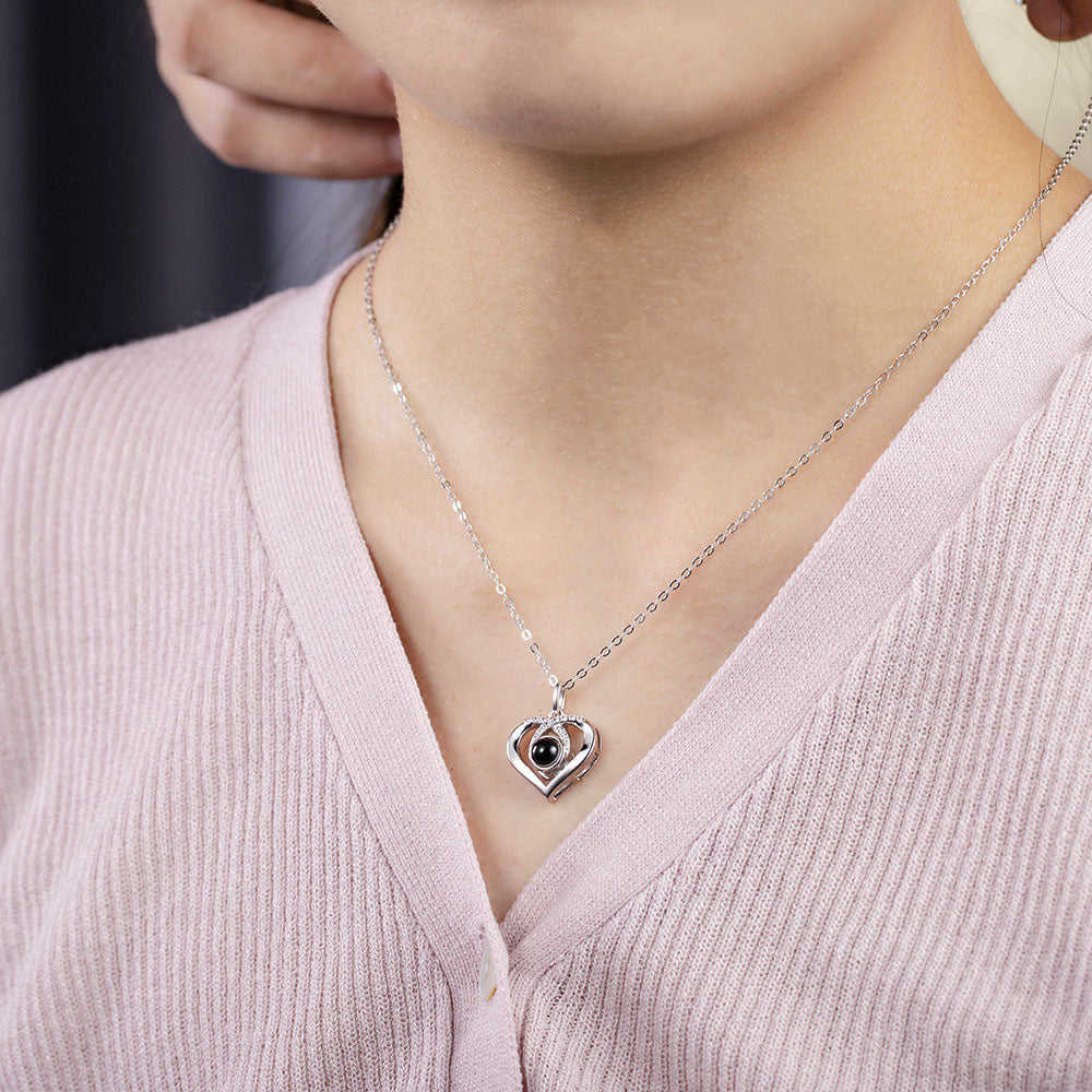 Collana con cuore con proiezione di foto personalizzata e 100 lingue 