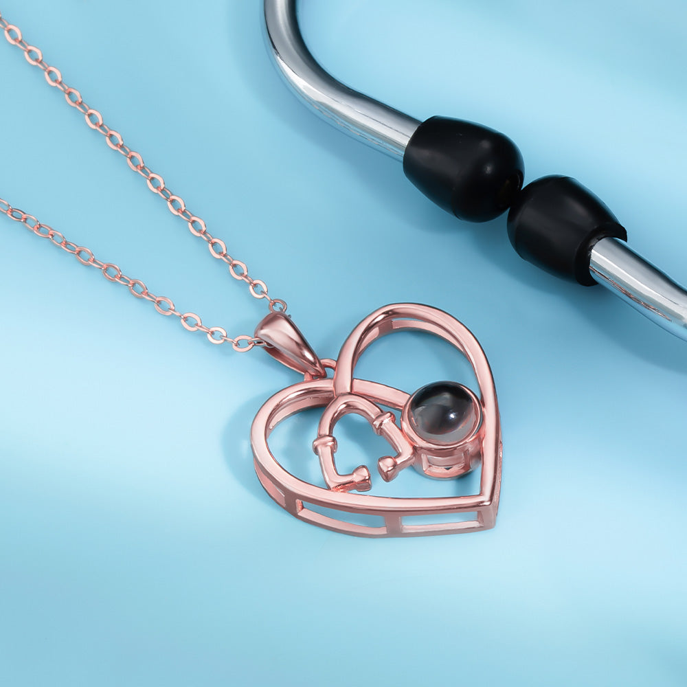 Collana con proiezione stetoscopio a cuore personalizzata 