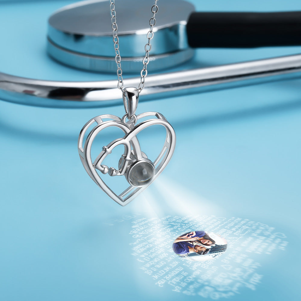 Collana con proiezione stetoscopio a cuore personalizzata 