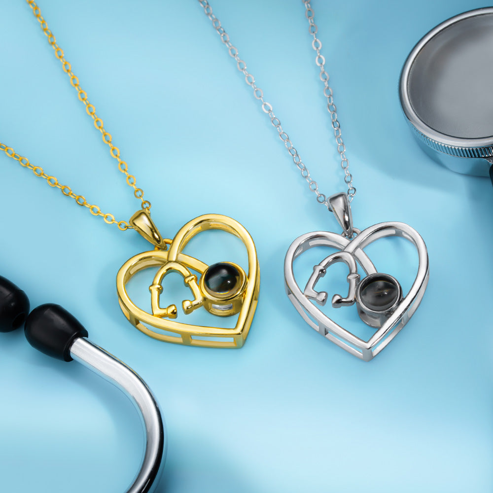 Collana con proiezione stetoscopio a cuore personalizzata 