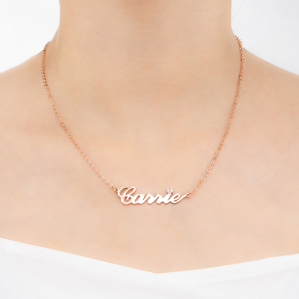 Collana in argento sterling con nome Carrie e pietra portafortuna