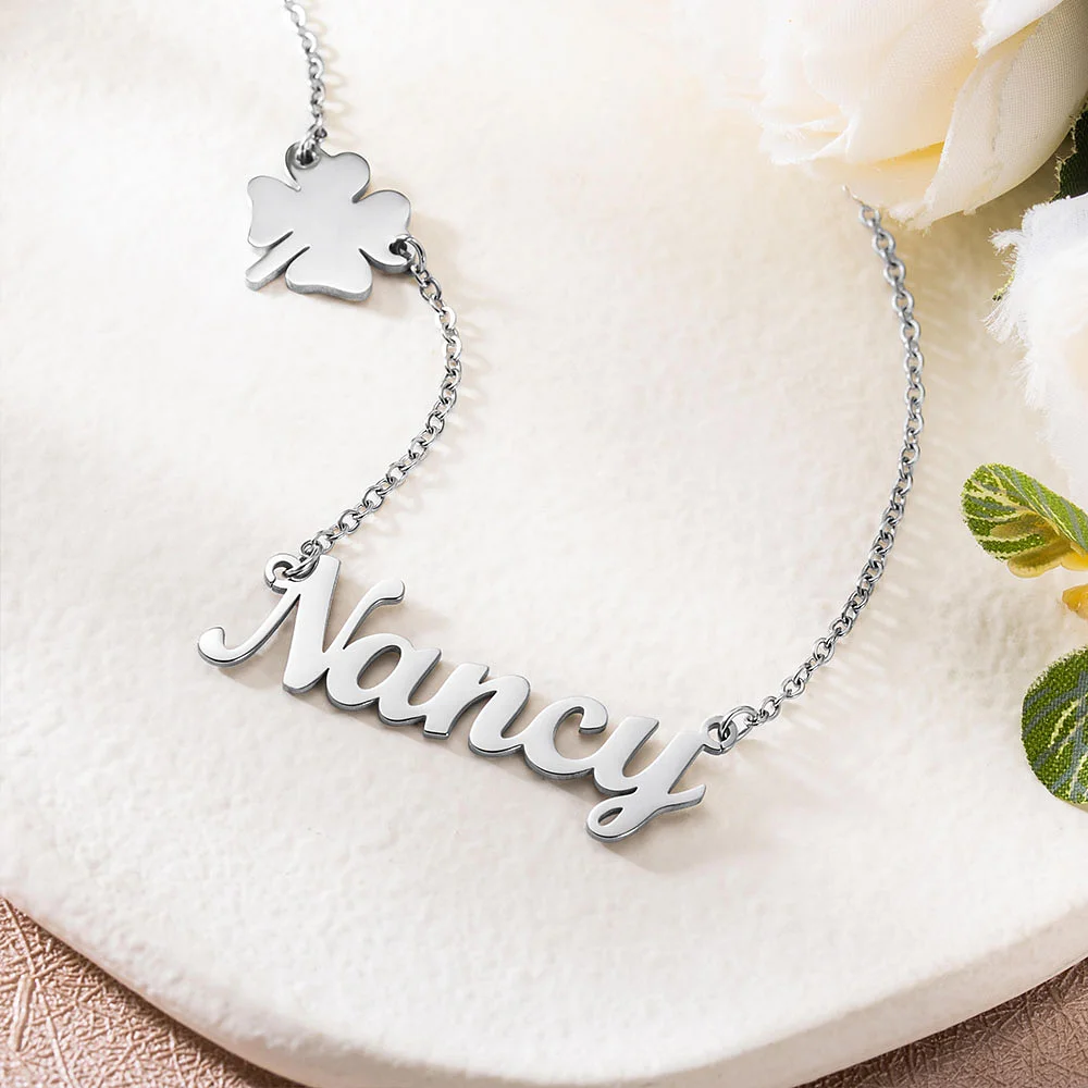 Personalizza la collana con il nome alla moda 