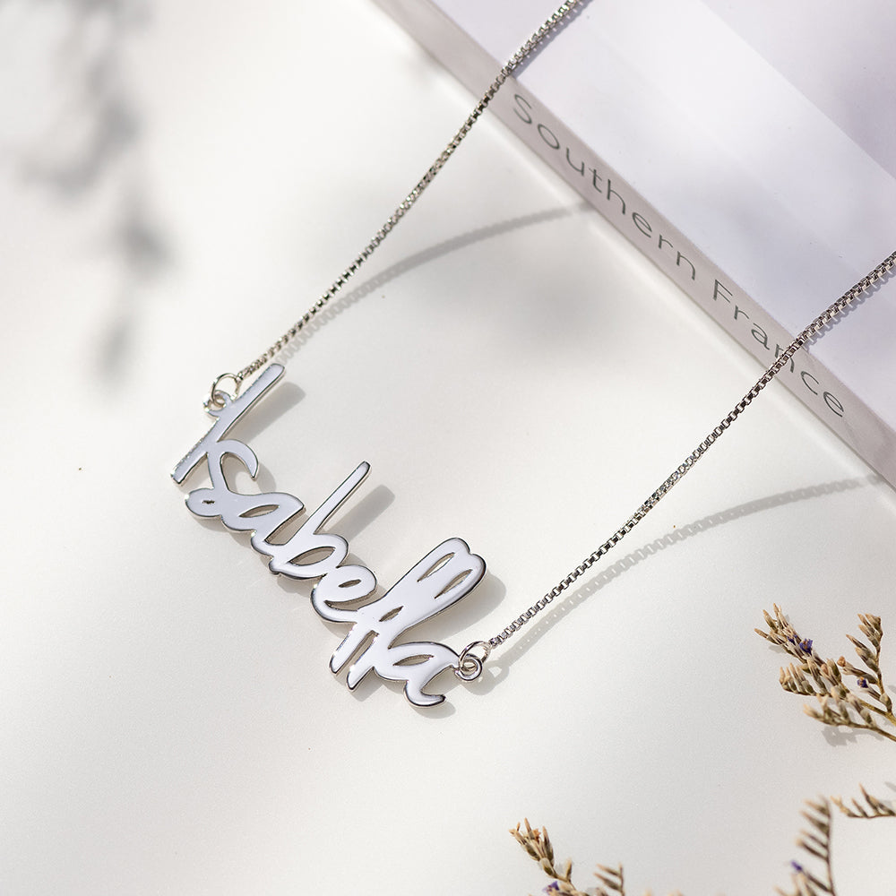 Collana con nome piccolo per lei in argento sterling 