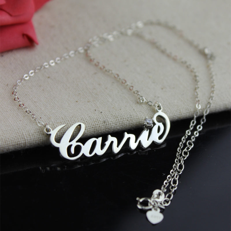 Collana in argento sterling con nome Carrie e pietra portafortuna