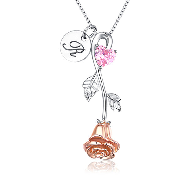 Collana con pietra portafortuna a forma di cuore rosa con targhetta rotonda iniziale 