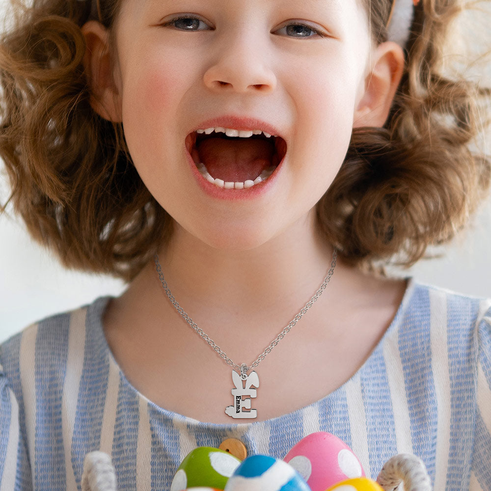 Collana personalizzata con lettera coniglietto pasquale e nome in acciaio inossidabile 