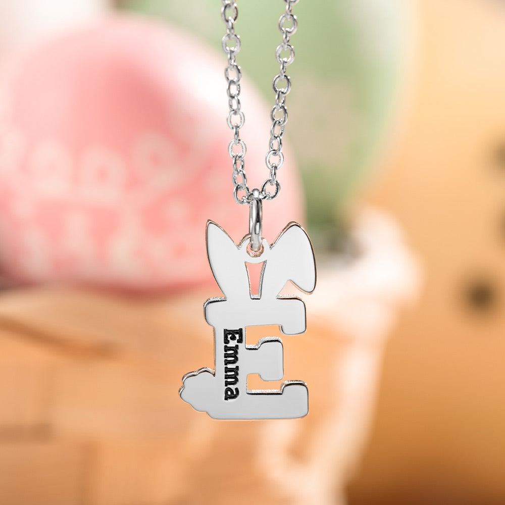 Collana personalizzata con lettera coniglietto pasquale e nome in argento sterling 