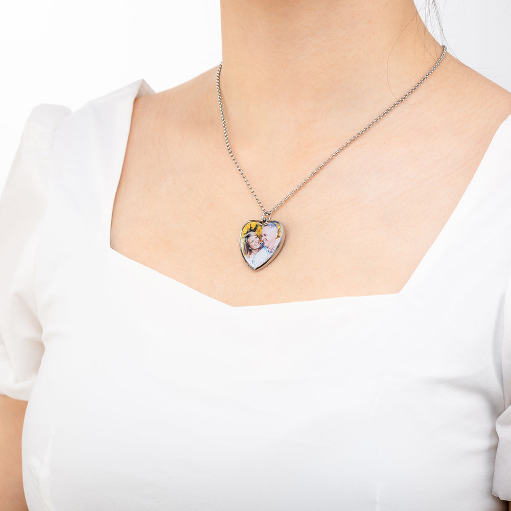 Collana con foto incisa a forma di cuore in acciaio inossidabile 