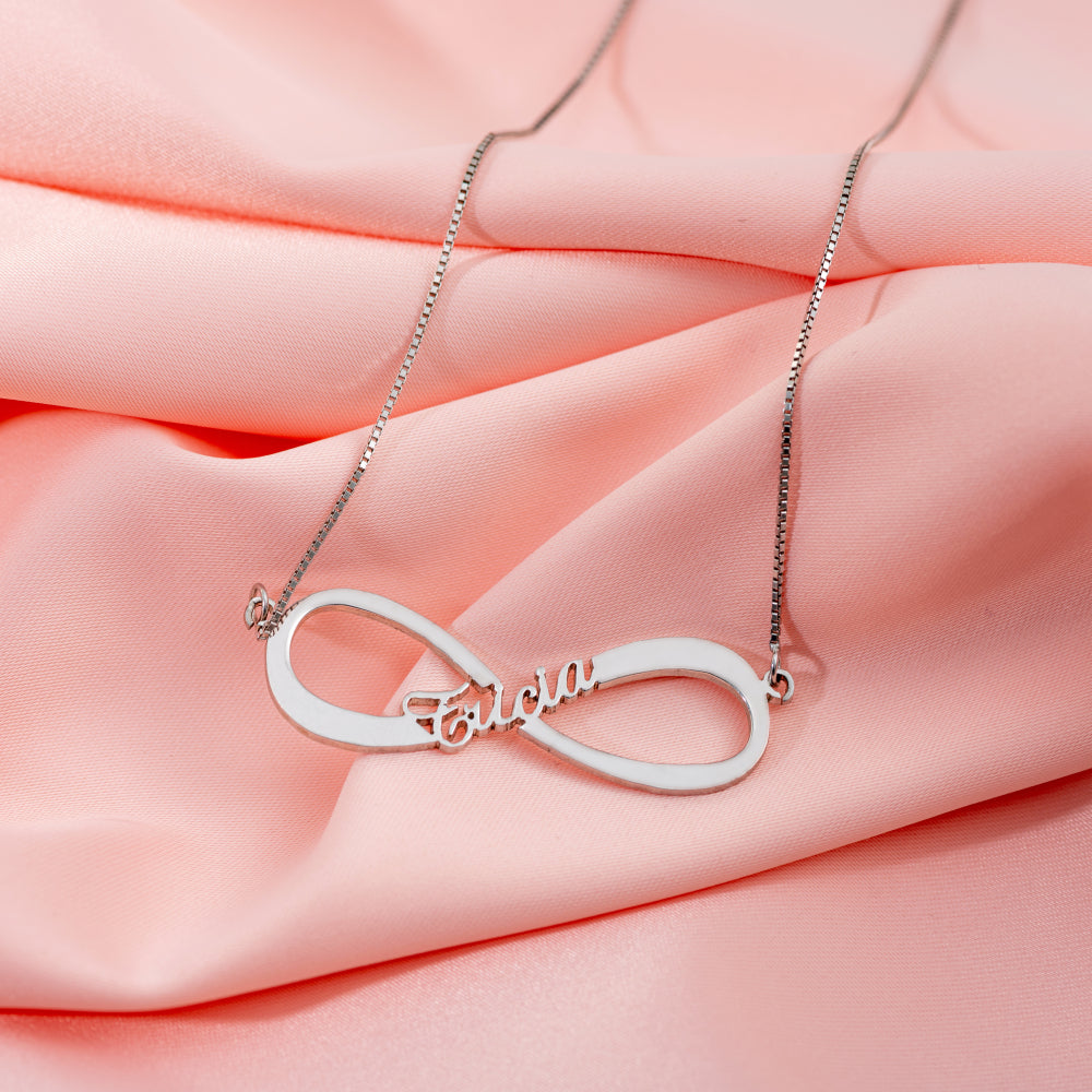 Collana personalizzata con nome infinito in argento sterling 