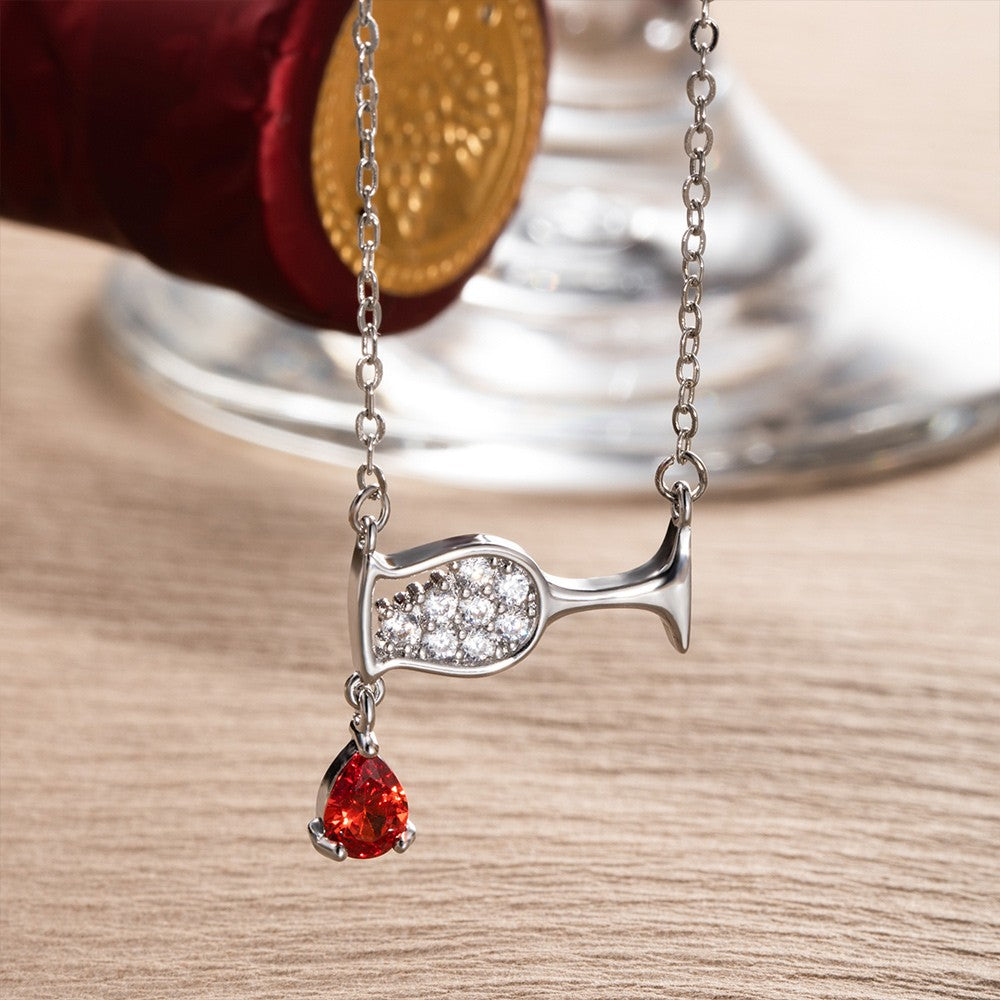 Collana con pietra portafortuna in rubino a forma di calice da vino, collana con ciondolo in zircone cubico a forma di coppa da bottiglia da vino, regalo di compleanno per donne/amanti del vino/baristi, pietra portafortuna completa