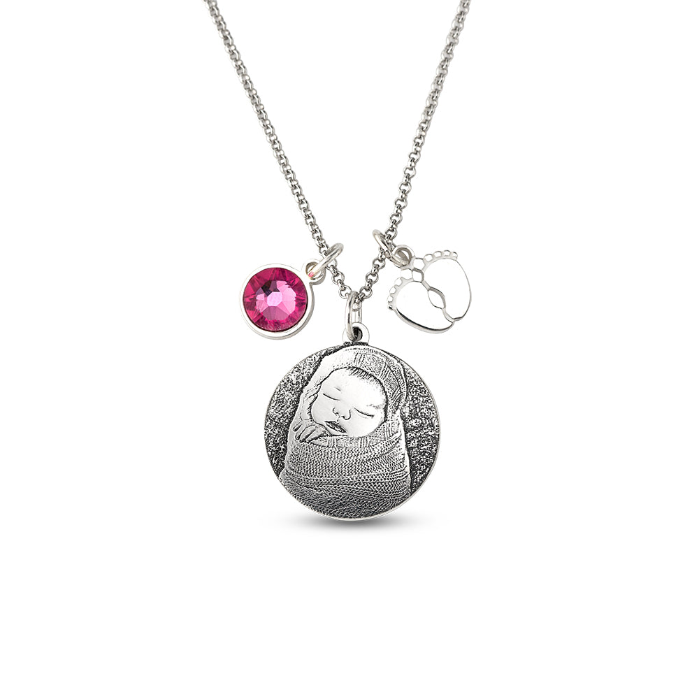 Collana con foto incisa con pietra portafortuna e piedini di bambino in argento sterling 