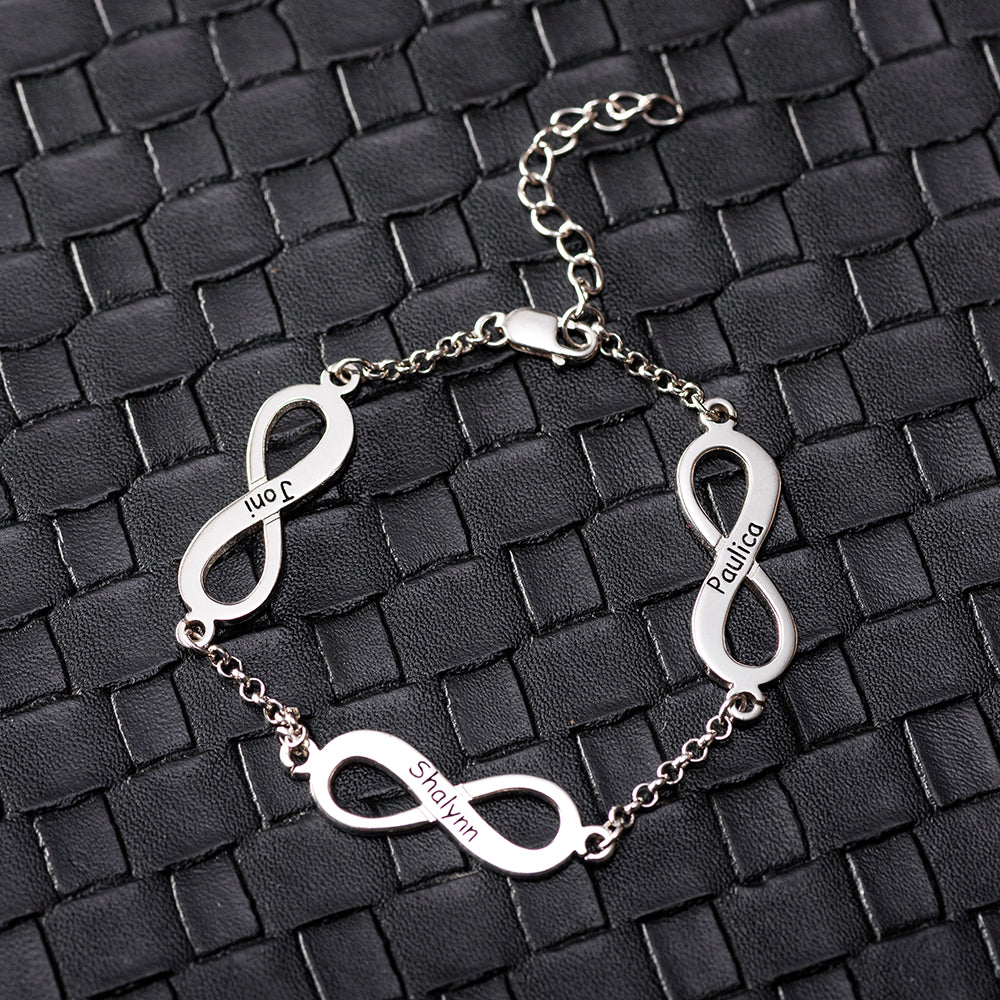 Braccialetto personalizzato con nome triplo infinito in argento sterling 