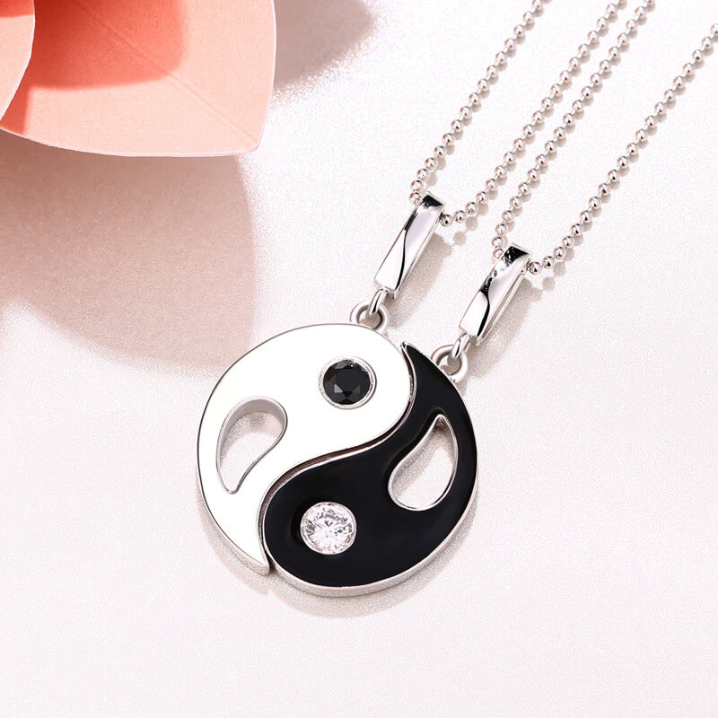 Collana Yin Yang personalizzata con 2 pendenti e pietre portafortuna 