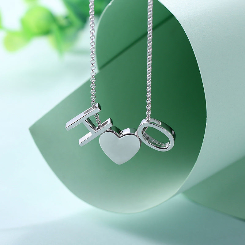 Collana personalizzata con due lettere a forma di cuore 