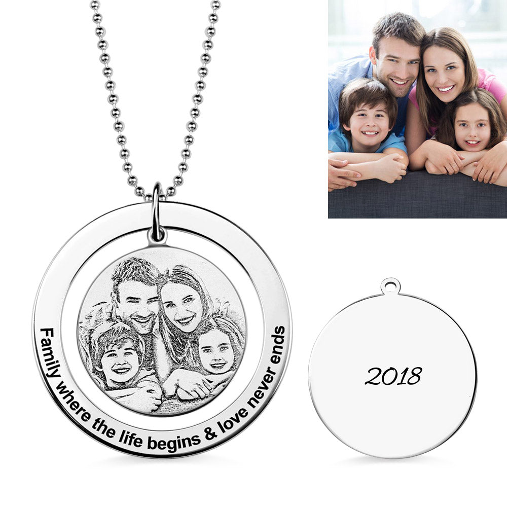 Collana con ciondolo ad anello circolare e cerchio inciso con foto di famiglia 