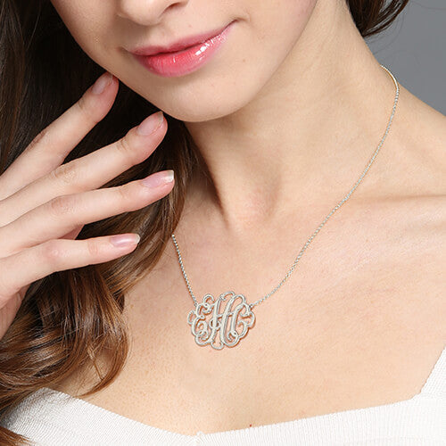 Collana monogramma elegante e personalizzata in argento sterling